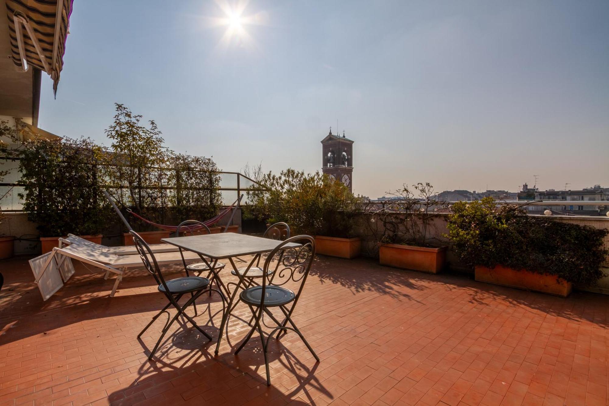 Appartamento attico con terrazzo navigli bocconi Milano Esterno foto